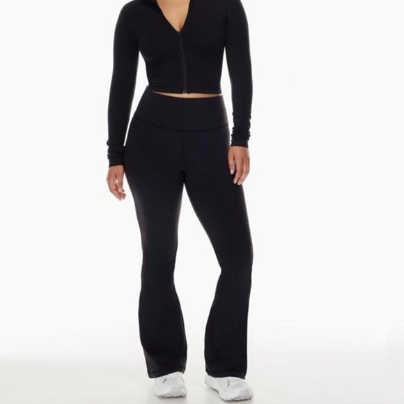 Aritzia Black TNA life high waisted flare leggings - Picture 4 of 6